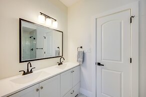 1 Mi to Dtwn San Antonio: Sleek Bungalow w/ Yard!