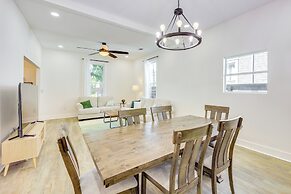 1 Mi to Dtwn San Antonio: Sleek Bungalow w/ Yard!