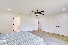 1 Mi to Dtwn San Antonio: Sleek Bungalow w/ Yard!