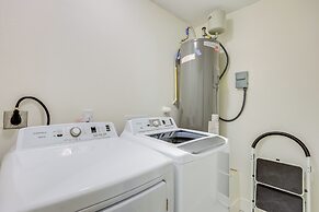 1 Mi to Dtwn San Antonio: Sleek Bungalow w/ Yard!