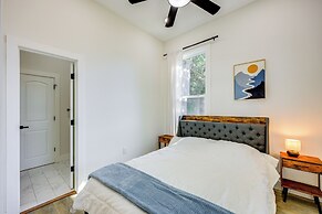 1 Mi to Dtwn San Antonio: Sleek Bungalow w/ Yard!