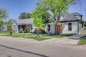 1 Mi to Dtwn San Antonio: Sleek Bungalow w/ Yard!