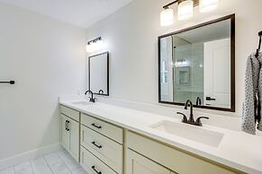 1 Mi to Dtwn San Antonio: Sleek Bungalow w/ Yard!