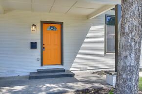1 Mi to Dtwn San Antonio: Sleek Bungalow w/ Yard!