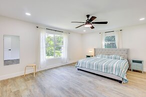 1 Mi to Dtwn San Antonio: Sleek Bungalow w/ Yard!