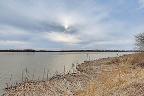 24-foot Dock: Lakefront Montgomery Home!