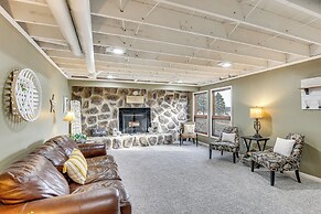 24-foot Dock: Lakefront Montgomery Home!