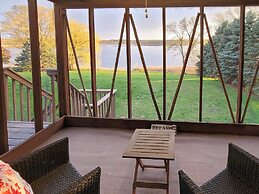 24-foot Dock: Lakefront Montgomery Home!
