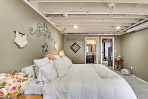 24-foot Dock: Lakefront Montgomery Home!