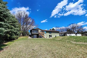 24-foot Dock: Lakefront Montgomery Home!