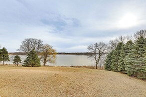 24-foot Dock: Lakefront Montgomery Home!