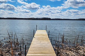 24-foot Dock: Lakefront Montgomery Home!