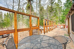 4 Mi to Lake Tahoe: Cozy Cabin w/ Deck!