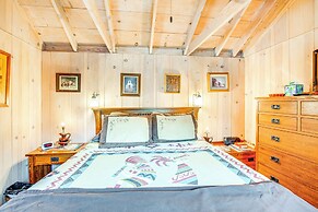 4 Mi to Lake Tahoe: Cozy Cabin w/ Deck!