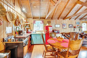 4 Mi to Lake Tahoe: Cozy Cabin w/ Deck!