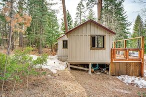 4 Mi to Lake Tahoe: Cozy Cabin w/ Deck!