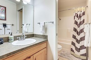 2 Mi to Riverfront Trails: Bend Condo w/ Balcony!