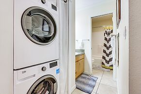 2 Mi to Riverfront Trails: Bend Condo w/ Balcony!