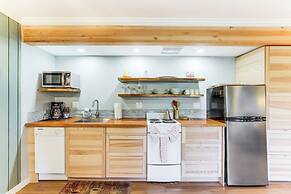 2 Mi to Riverfront Trails: Bend Condo w/ Balcony!