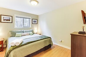 2 Mi to Riverfront Trails: Bend Condo w/ Balcony!