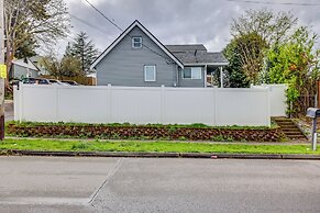 3 Mi to Dtwn Tacoma: Pet-friendly Home