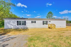 8 Mi to Main Street: Home w/ Yard in Bedford!