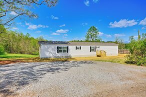 8 Mi to Main Street: Home w/ Yard in Bedford!