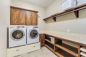 Balcony & Patio: Spacious Home in Bel Aire!