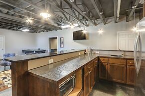 Balcony & Patio: Spacious Home in Bel Aire!