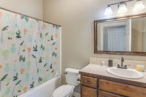 Balcony & Patio: Spacious Home in Bel Aire!