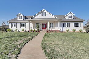 Balcony & Patio: Spacious Home in Bel Aire!