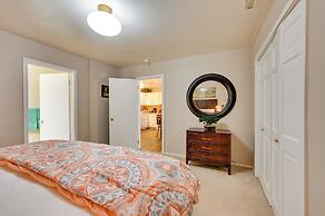 2 Mi to Bitterroot River: Downtown Corvallis Apt!