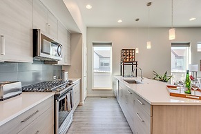8 Mi to Union Reservoir: Modern Getaway w/ Balcony
