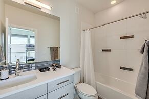 8 Mi to Union Reservoir: Modern Getaway w/ Balcony