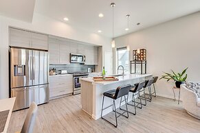 8 Mi to Union Reservoir: Modern Getaway w/ Balcony
