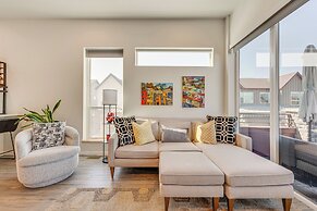 8 Mi to Union Reservoir: Modern Getaway w/ Balcony