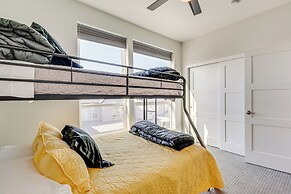 8 Mi to Union Reservoir: Modern Getaway w/ Balcony