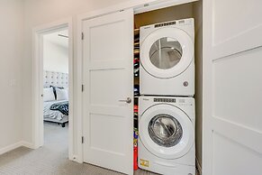 8 Mi to Union Reservoir: Modern Getaway w/ Balcony