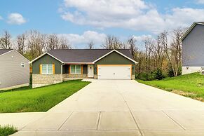 8 Mi to Ark Encounter: Family Home w/ Deck & Grill
