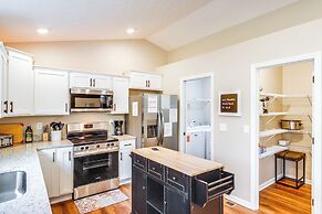 8 Mi to Ark Encounter: Family Home w/ Deck & Grill