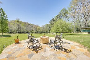 3 Mi to Dtwn Hiawassee: Mountain Cottage w/ Views