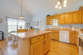 3 Mi to Dtwn Hiawassee: Mountain Cottage w/ Views