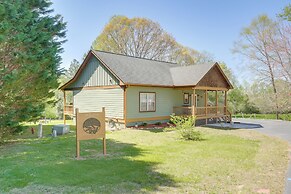 3 Mi to Dtwn Hiawassee: Mountain Cottage w/ Views