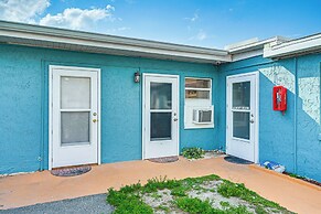 < 1 Mi to Beach: Hudson Apt w/ Fishing Dock Access