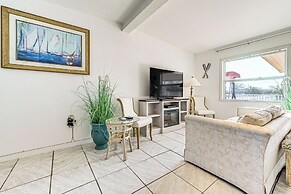 < 1 Mi to Beach: Hudson Apt w/ Fishing Dock Access