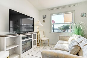 < 1 Mi to Beach: Hudson Apt w/ Fishing Dock Access