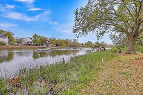 7 Mi to Dtwn: Waterside Oasis in Charleston