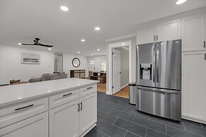 7 Mi to Dtwn: Waterside Oasis in Charleston