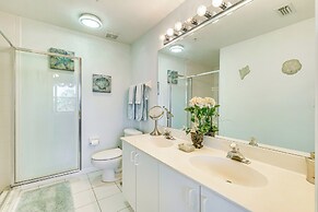 < 1 Mi to Beach: Sleek Naples Condo