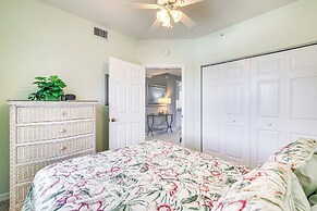 < 1 Mi to Beach: Sleek Naples Condo